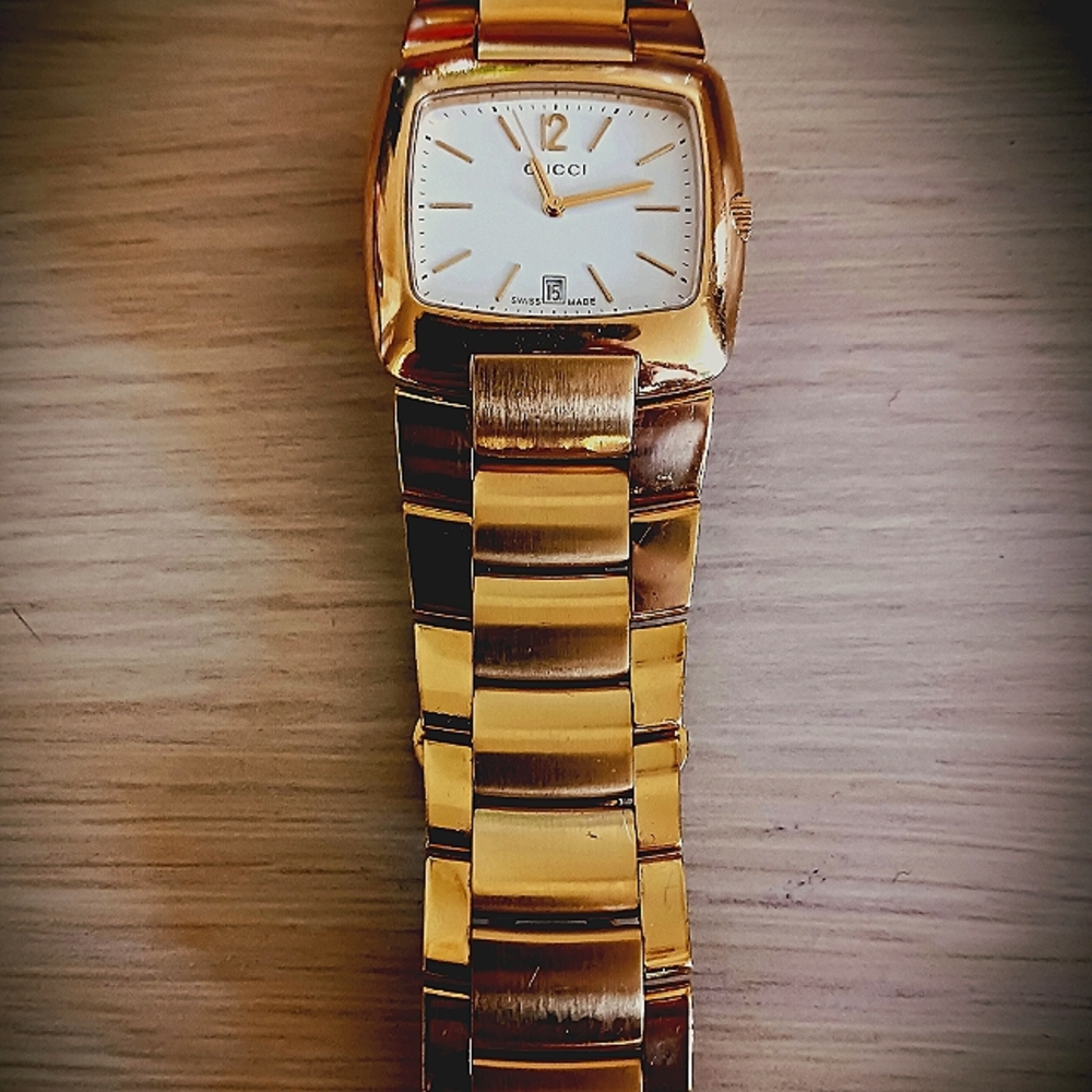 Gucci Timepiece 8500. Swiss Made. Stainless Steel. Water Resistant. 3ATM.